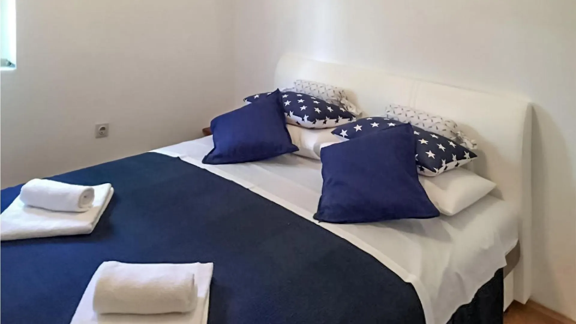 Holiday home 3 Bedroom Beautiful Home In Debeljak Croatia