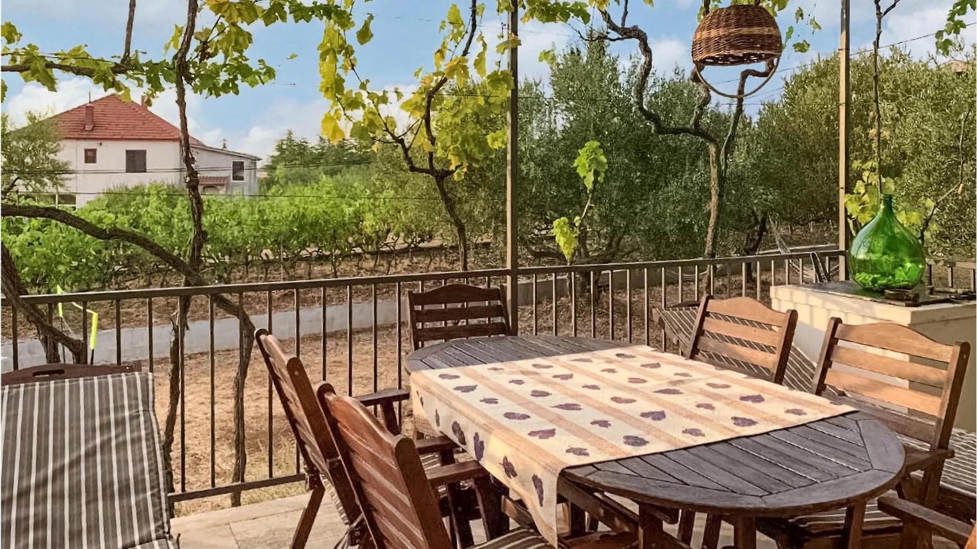 Holiday home 3 Bedroom Beautiful Home In Debeljak